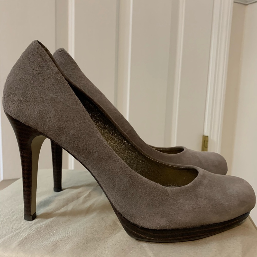 Banana republic suede heels size 9